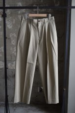 画像5: MARKAWARE (マーカウェア) ORGANIC COTTON VOILE YARN TWILL CLASSIC FIT DOUBLE PLEATED TROUSERS [KHAKI]  (5)